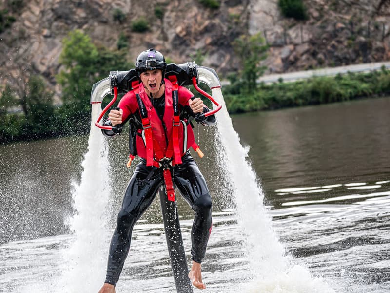 Jetpack - tryskový batoh