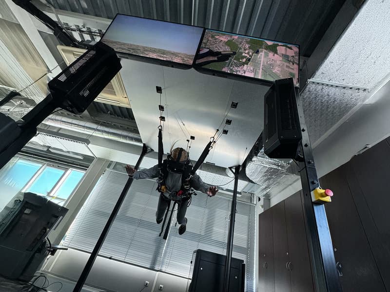 Simulátor seskoku padákem s VR