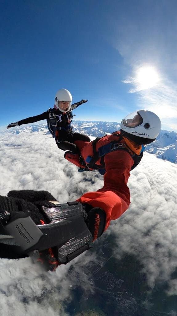 Tandemový seskok padákem nad Alpami