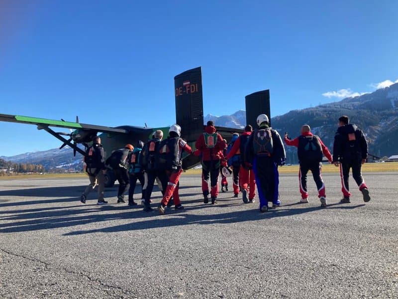 Tandemový seskok padákem nad Alpami