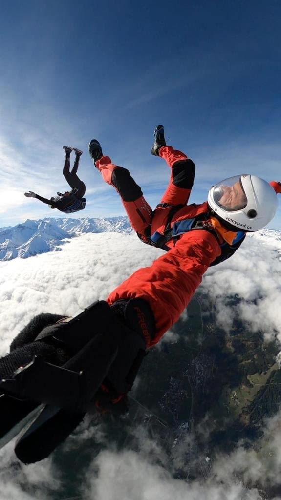 Tandemový seskok padákem nad Alpami