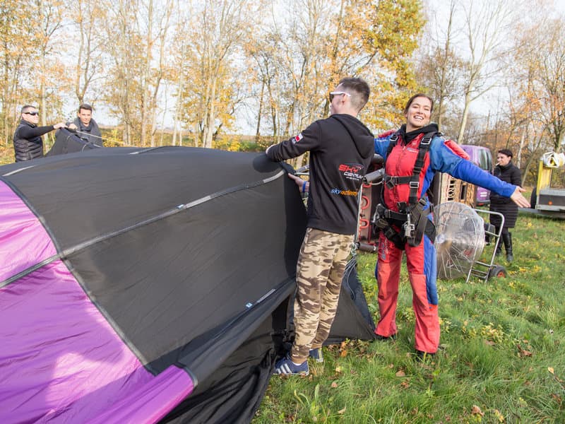 Tandemový seskok padákem z balónu