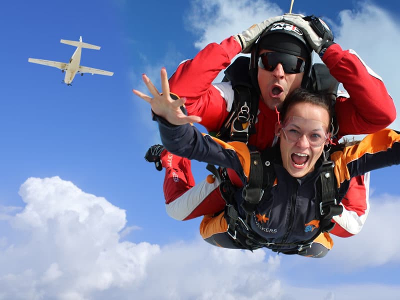 Tandemový seskok padákem ze 6000 m