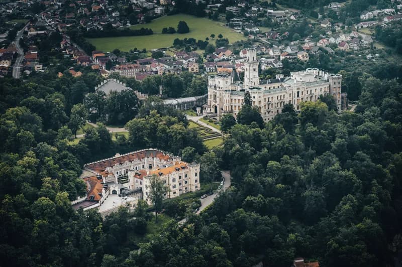 Let vrtulníkem nad památkami
